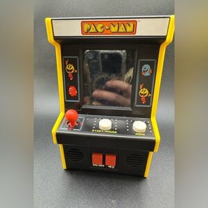 Arcade Classics Pac-Man - Retro Mini Arcade Game, 4-Color Screen Works